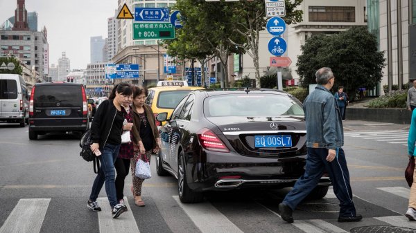 В Китае испытали беспилотный Mercedes-Benz S-Class