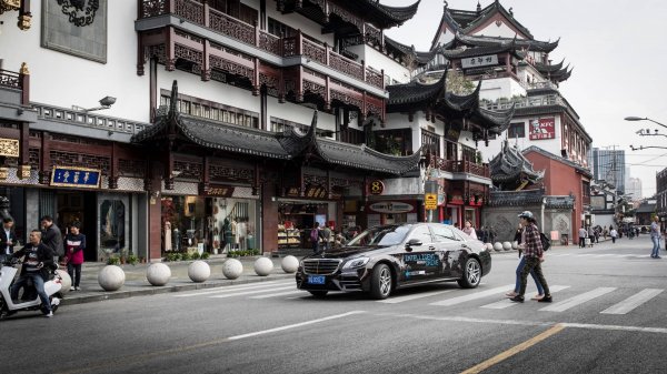 В Китае испытали беспилотный Mercedes-Benz S-Class