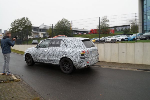 Обновленный внедорожник Mercedes-AMG GLE 63 заметили на тестах