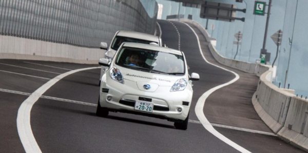 Nissan экспериментирует со скоростным общением электромобилей