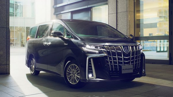 Минивэн Toyota Alphard выходит на рынок России