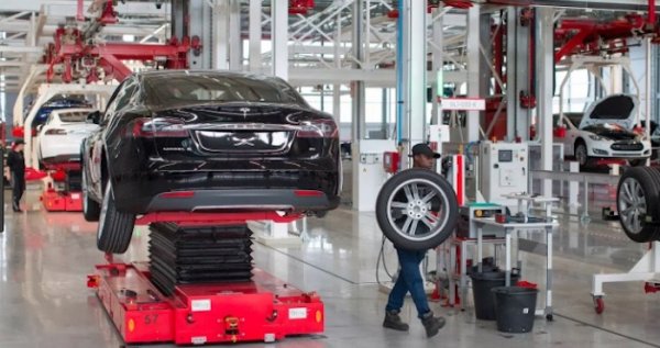 Tesla начнет круглосуточно производить Model 3